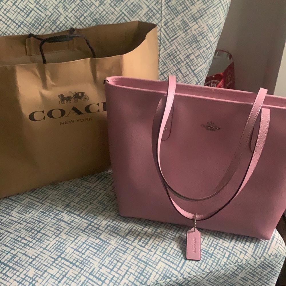 Brand new Coach Tote 😍